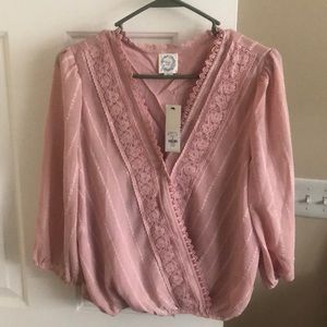 Francesca’s Rose Top NWT!
